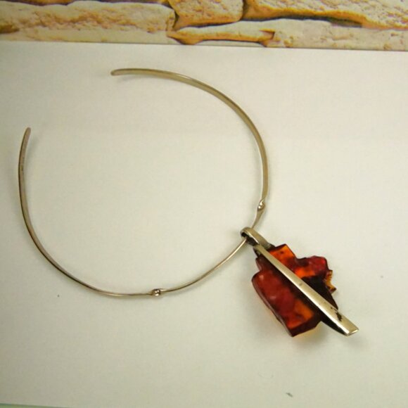 Modernist Freeform Amber Pendant With 925 Sterling Silver Omega Wire - Rare Gift - Picture 15 of 16